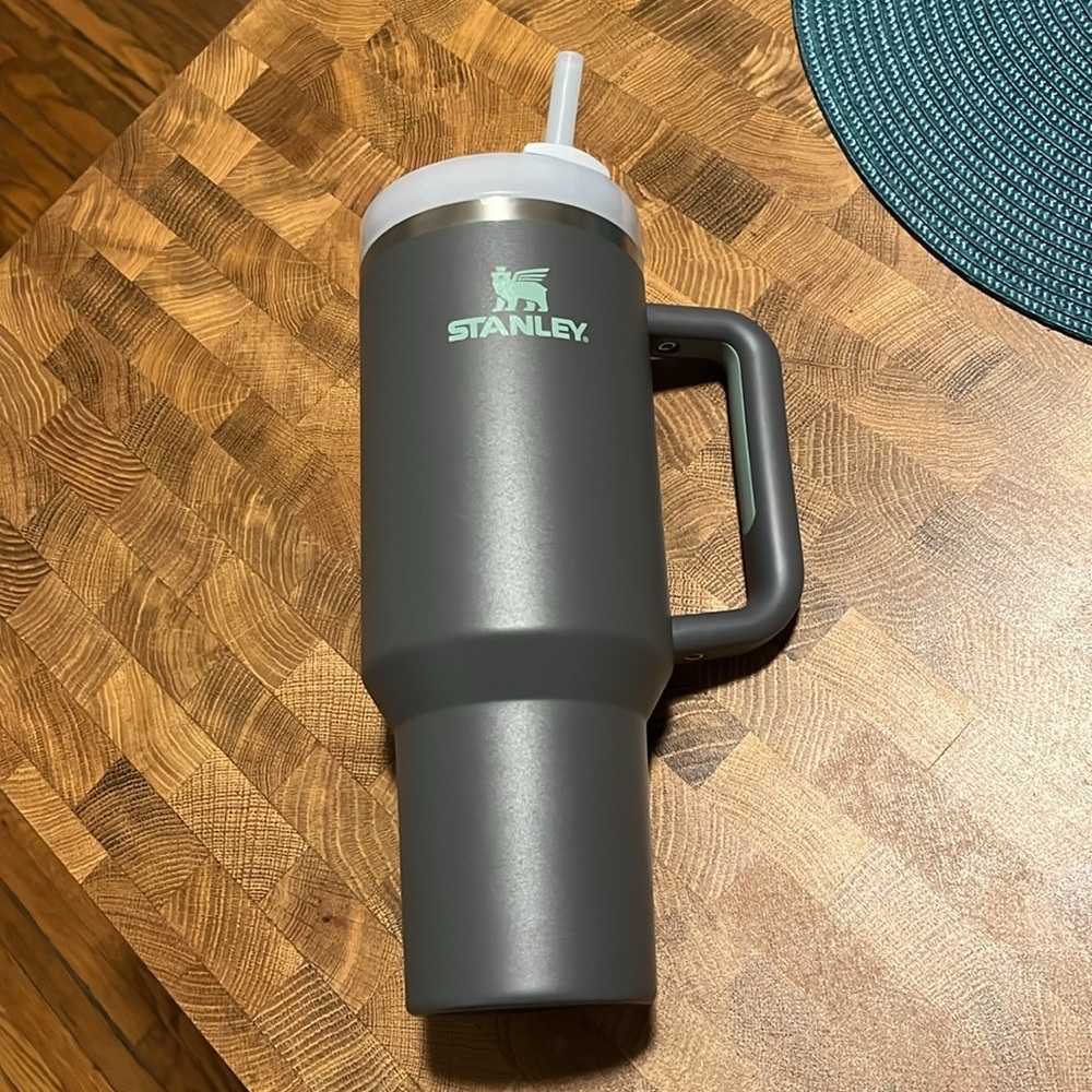 Stanley 40oz Quencher H2.0 FlowState Tumbler